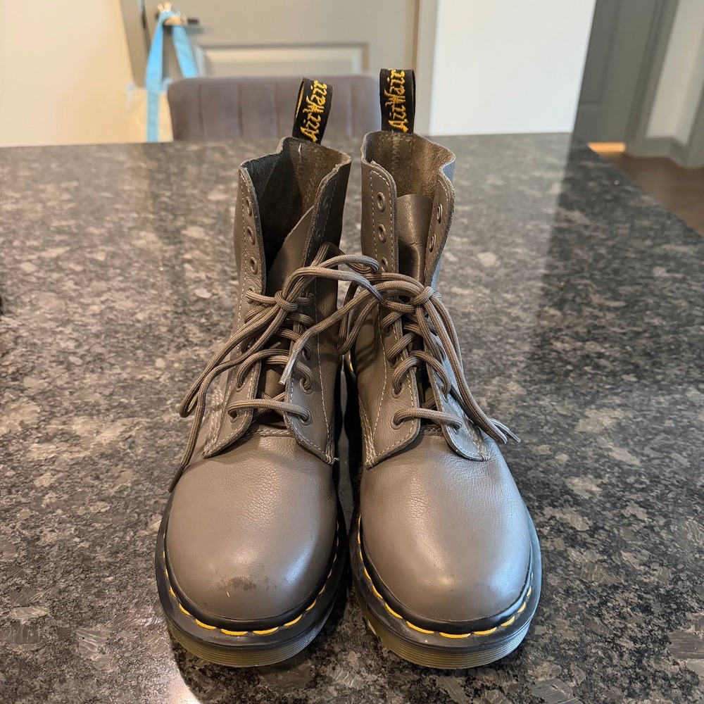 Dr. Martens Women's 1460 Pascal Virginia Boots Grey Size 6 - Picture 4 of 6